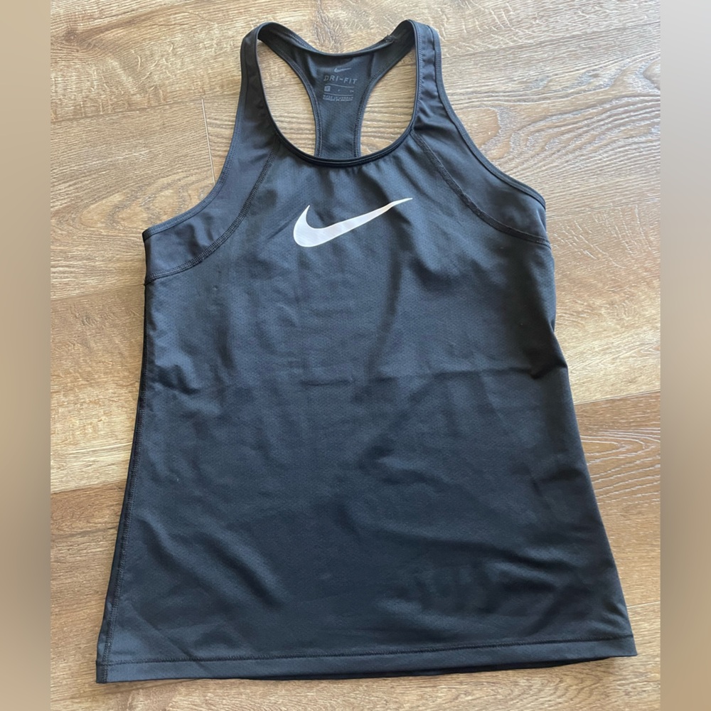 Nike Black Active Tank in Size Small